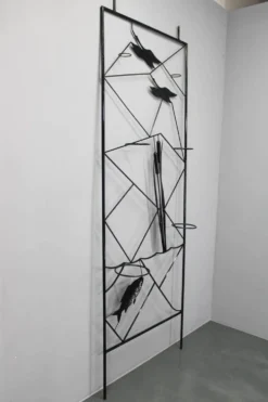 Paravent en métal noir de style mi-siècle avec jardinière, années 1970