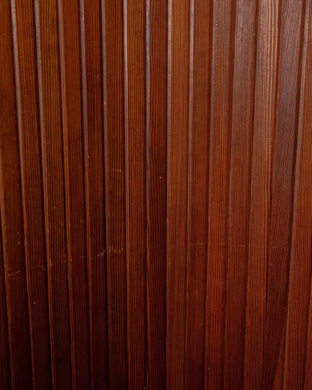 Paravent en pin patiné Art Déco par Jomain Baumann pour Baumann, France.