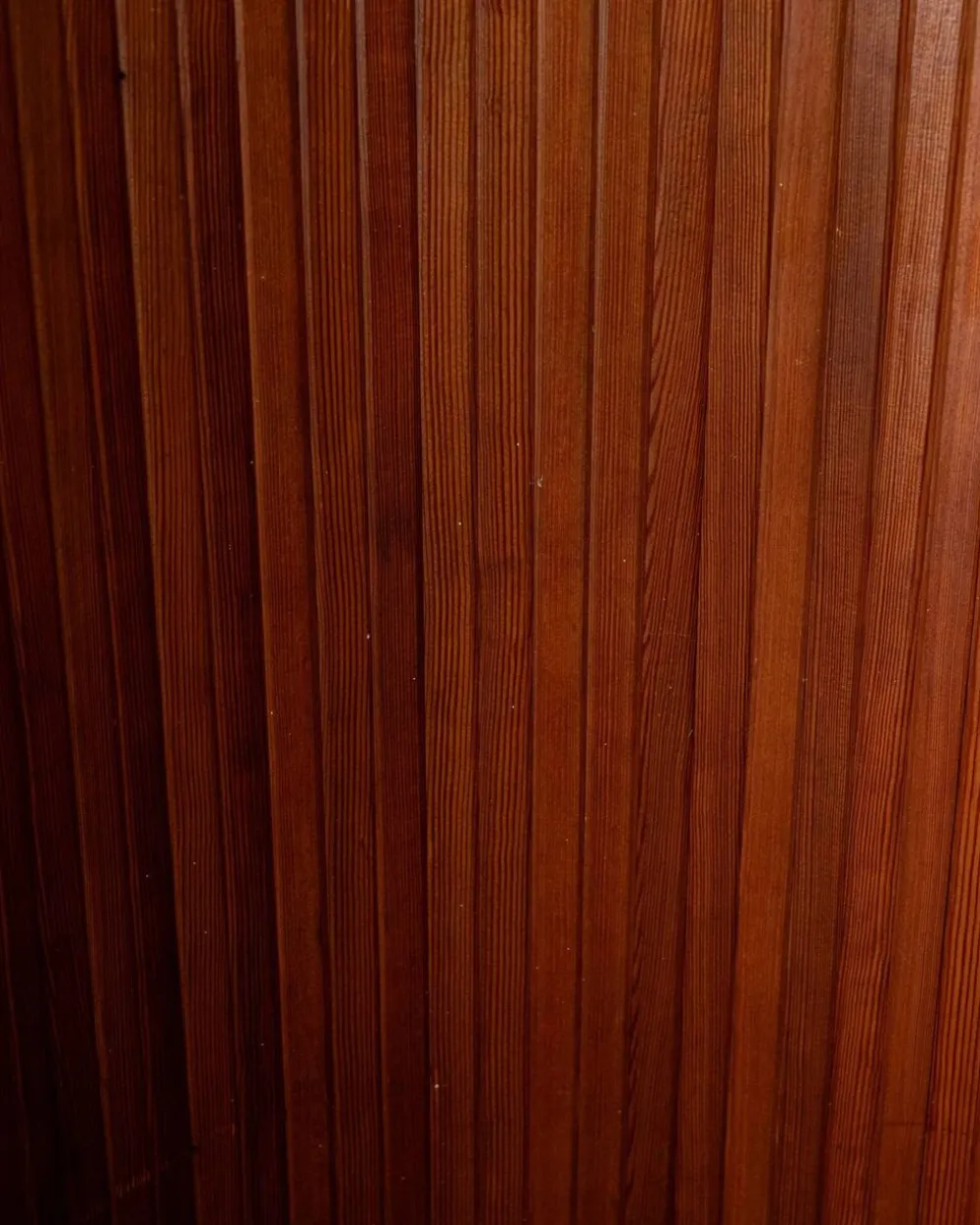 Paravent en pin patiné Art Déco par Jomain Baumann pour Baumann, France.