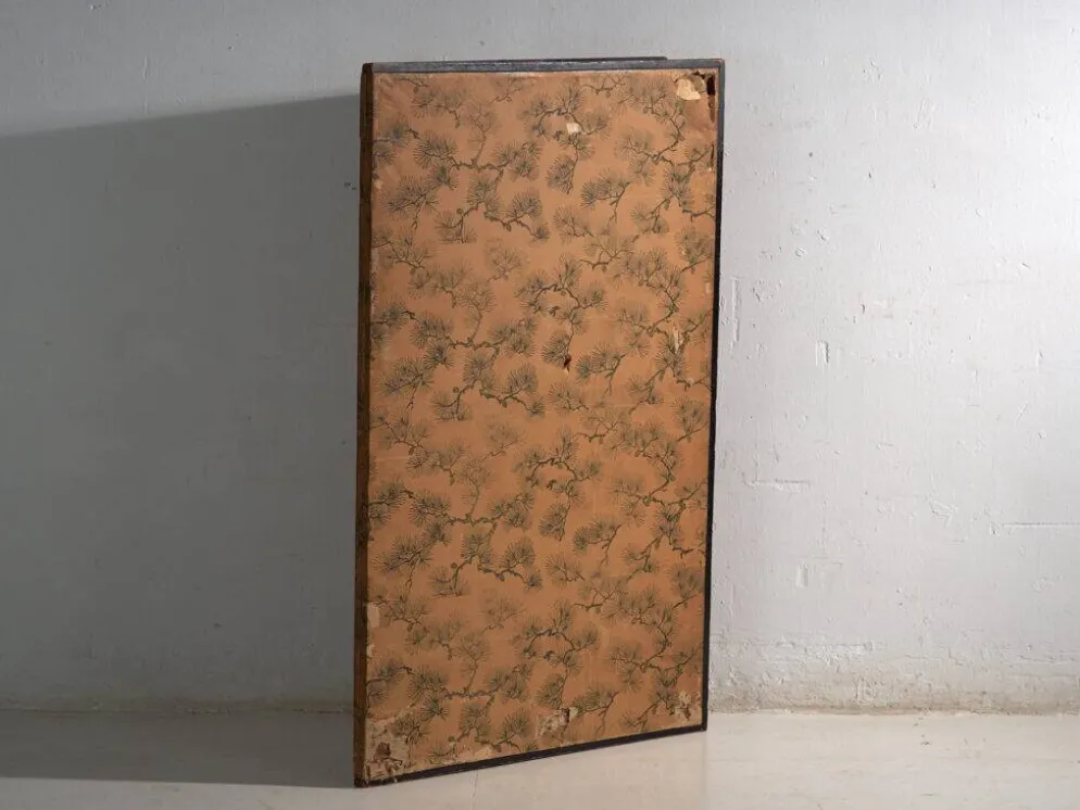 Paravent japonais ancien à deux feuilles avec collage de peintures – Japon, vers 1900