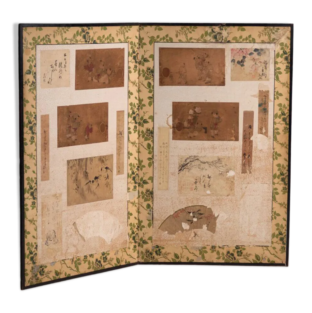 Paravent japonais ancien à deux feuilles avec collage de peintures – Japon, vers 1900