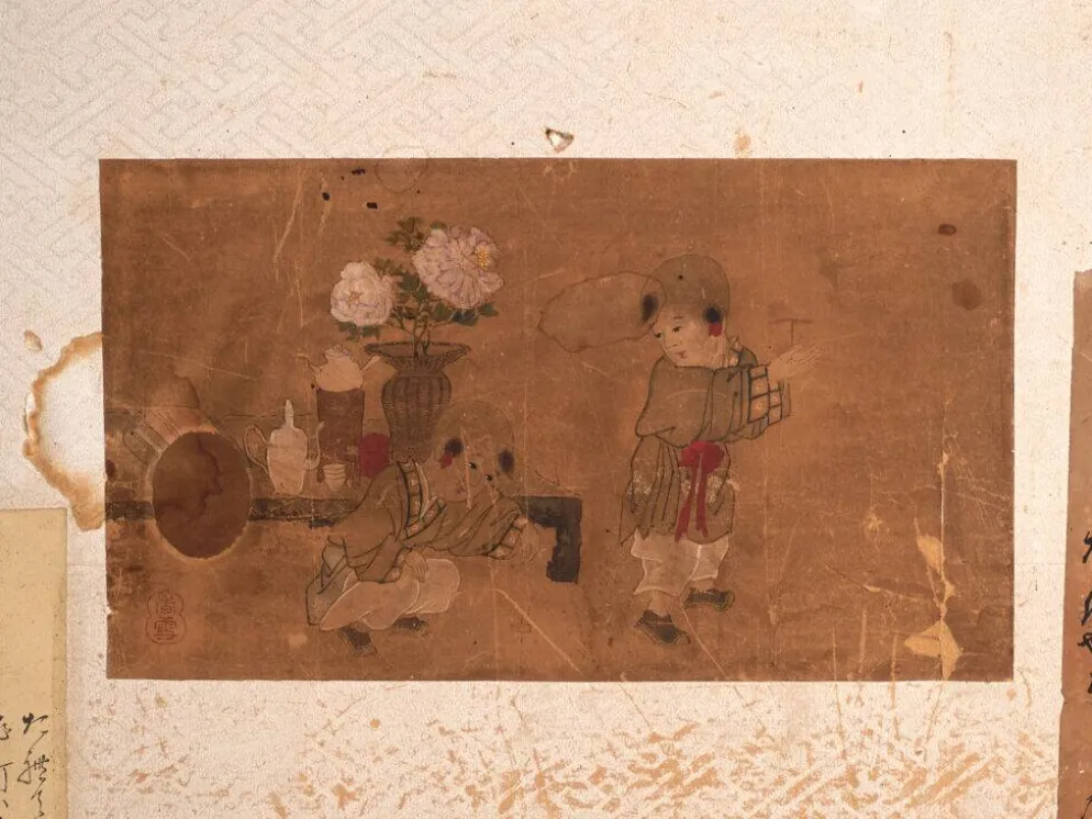 Paravent japonais ancien à deux feuilles avec collage de peintures – Japon, vers 1900