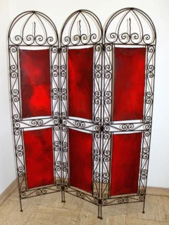 Paravent orientaliste en fer forgé et cuir peint