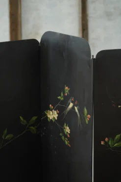 Paravent pliant en fer peint à la main, représentant des oiseaux et des fleurs, milieu du XXe siècle