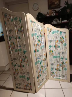 Paravent pour enfant vintage en bois 1950/1960 tissus conte de fées