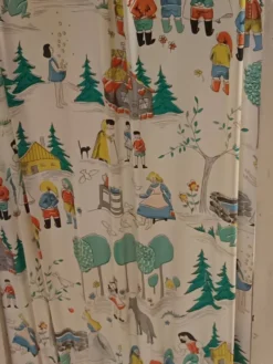 Paravent pour enfant vintage en bois 1950/1960 tissus conte de fées
