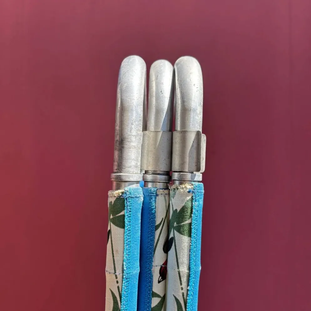 2 paravents 3 panneaux en tube métal et tissu des années 50