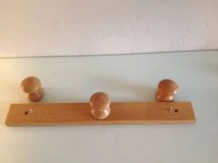 Patere en bois verni à trois tetes style scandinave / vintage années 60-70