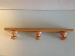 Patere en bois verni à trois tetes style scandinave / vintage années 60-70