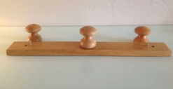 Patere en bois verni à trois tetes style scandinave / vintage années 60-70