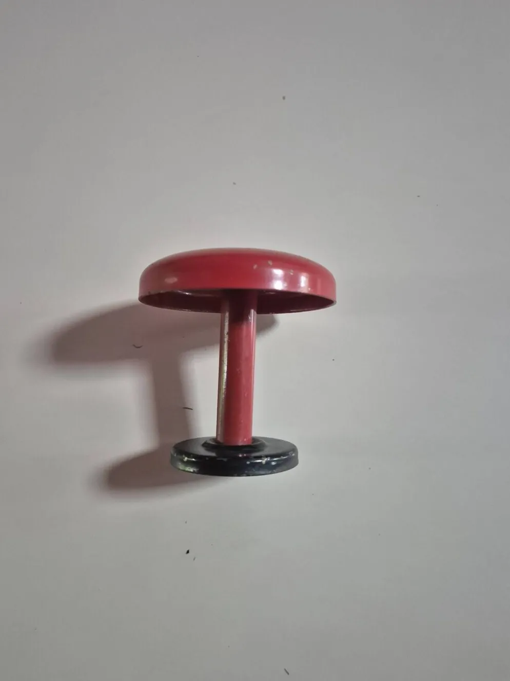 patere porte manteau vintage en metal rouge