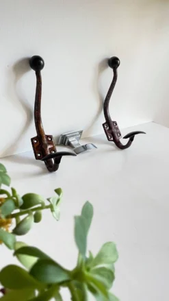Pateres vintage metal patiné