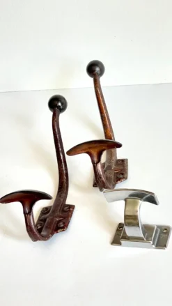 Pateres vintage metal patiné