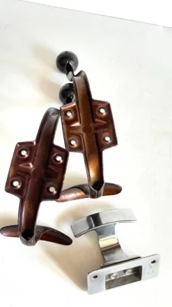 Pateres vintage metal patiné