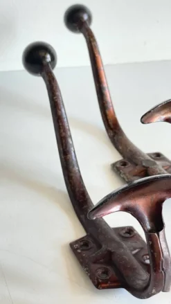 Pateres vintage metal patiné