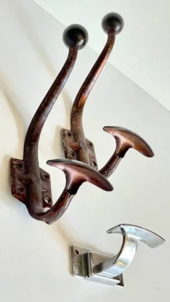 Pateres vintage metal patiné