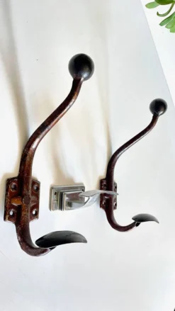 Pateres vintage metal patiné