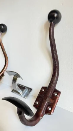Pateres vintage metal patiné