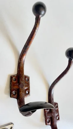 Pateres vintage metal patiné