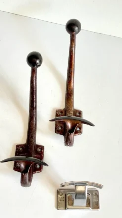 Pateres vintage metal patiné