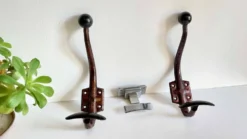 Pateres vintage metal patiné