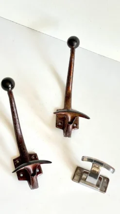 Pateres vintage metal patiné