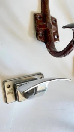 Pateres vintage metal patiné
