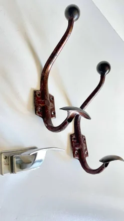 Pateres vintage metal patiné