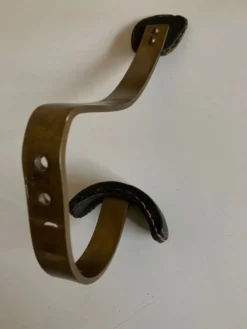 Patère Adnet en bronze et cuir 1950
