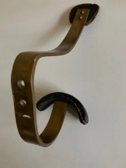 Patère Adnet en bronze et cuir 1950