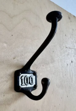 Patère ancienne en métal