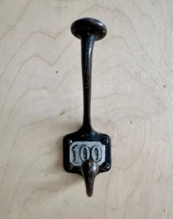 Patère ancienne en métal