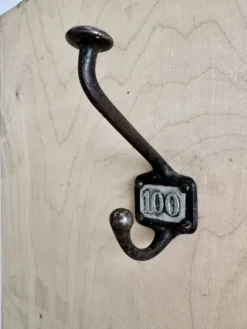 Patère ancienne en métal