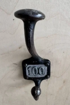 Patère ancienne en métal
