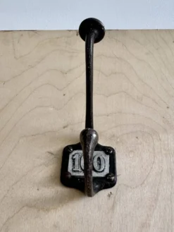 Patère ancienne en métal