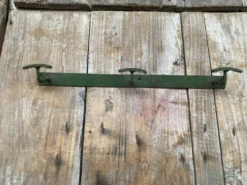 Patère ancienne, porte-manteau mural en métal vert, années 50