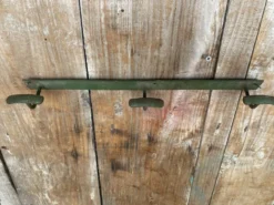 Patère ancienne, porte-manteau mural en métal vert, années 50