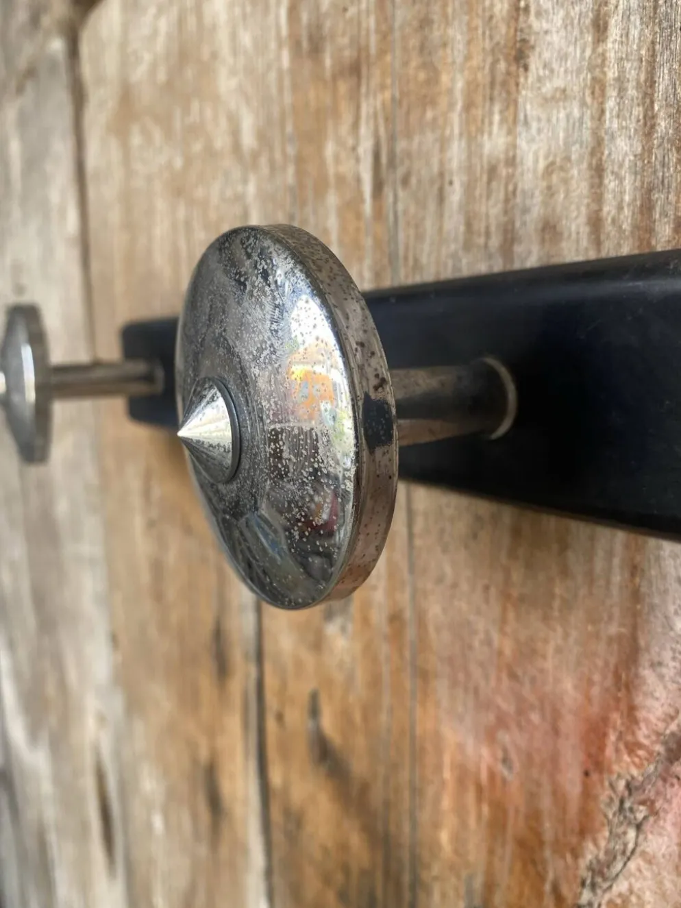 Patère ancienne, porte-manteau en métal noir et chromé vintage