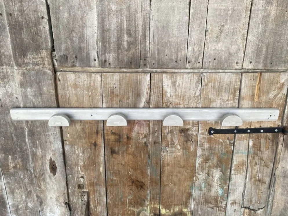 Patère ancienne, porte-manteau mural en bois blanc, années 60