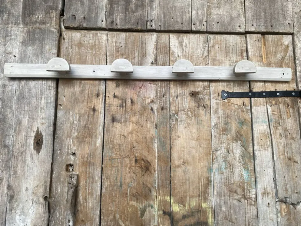 Patère ancienne, porte-manteau mural en bois blanc, années 60