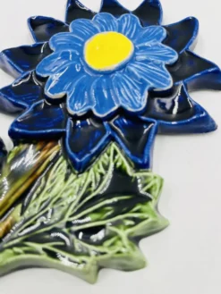 Patère crochet fleur en céramique belge André Bayer