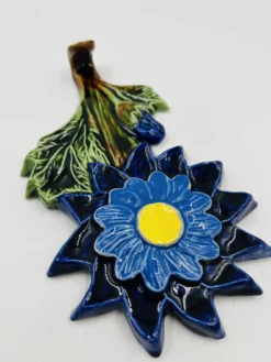 Patère crochet fleur en céramique belge André Bayer