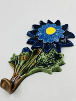 Patère crochet fleur en céramique belge André Bayer