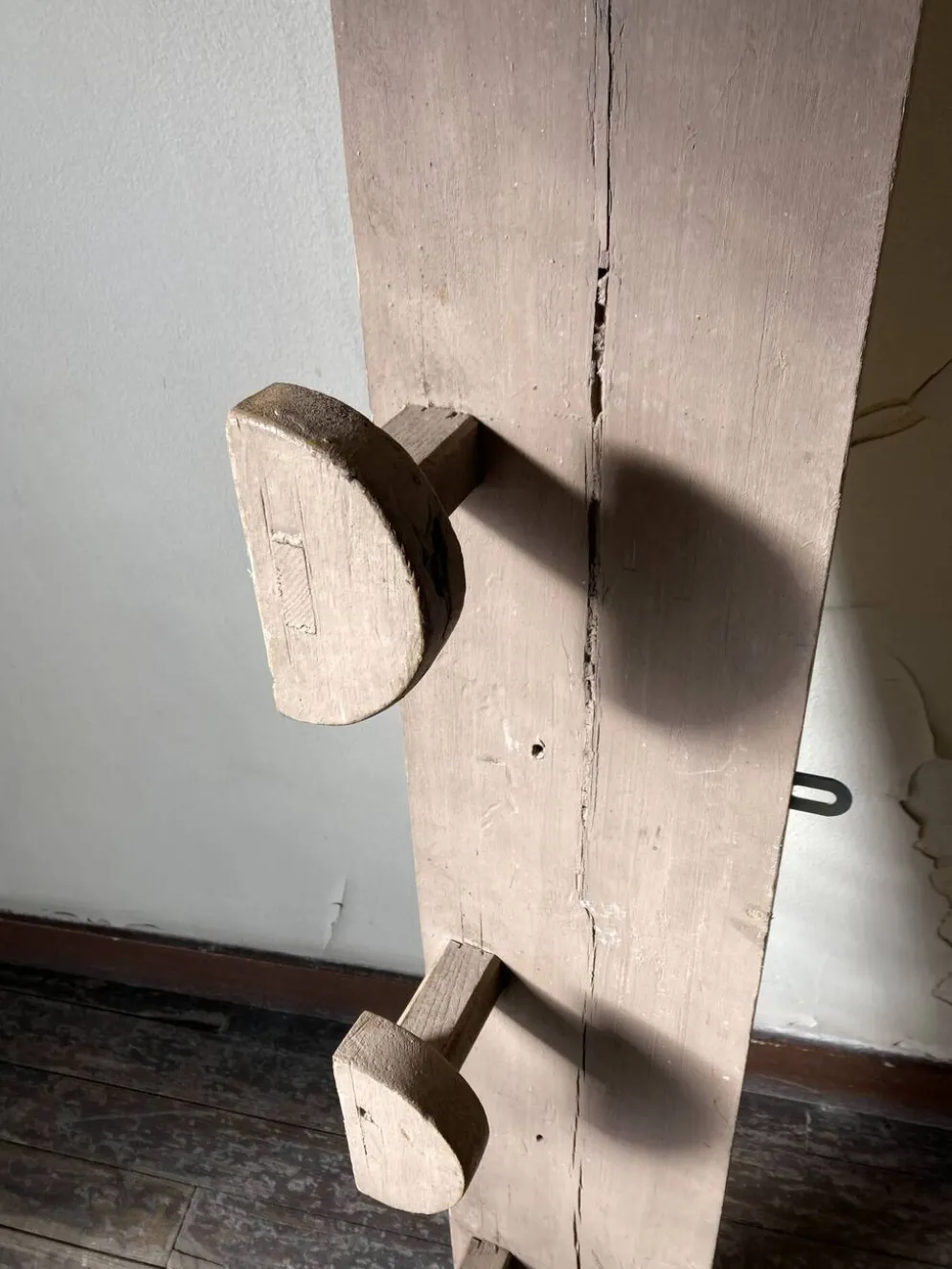 Patère de ferme Hudson art populaire patine d'origine 135cm