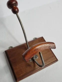 Patère double en métal et bois