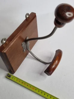 Patère double en métal et bois