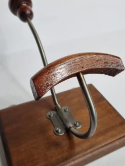 Patère double en métal et bois
