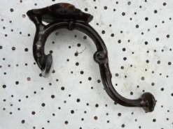 Patère d'époque art nouveau, 1910, en fonte émaillée, marron