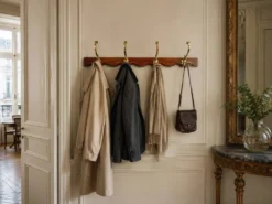 Patère en bois et laiton
