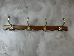 Patère en bois et laiton